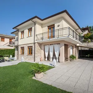 https://villa-viola-comoda-villetta-a-caprino-veronese.hotelinveneto.com